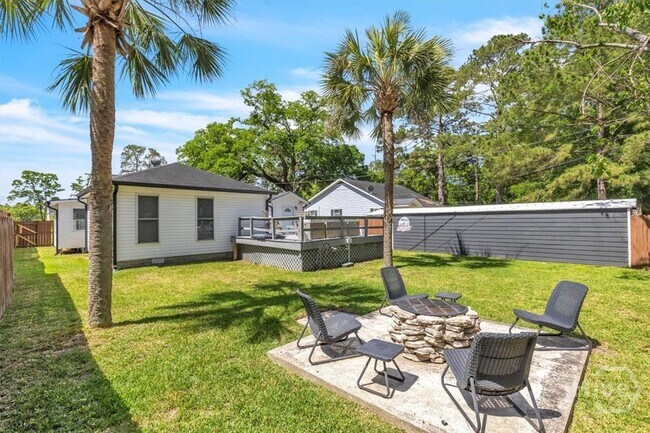 Building Photo - 404 E 66th St