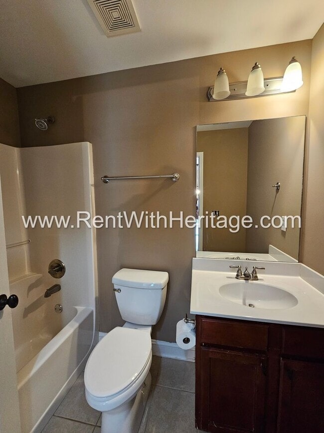 Building Photo - Amazing 4 Bedroom/ 3 Bath Home / Attention...