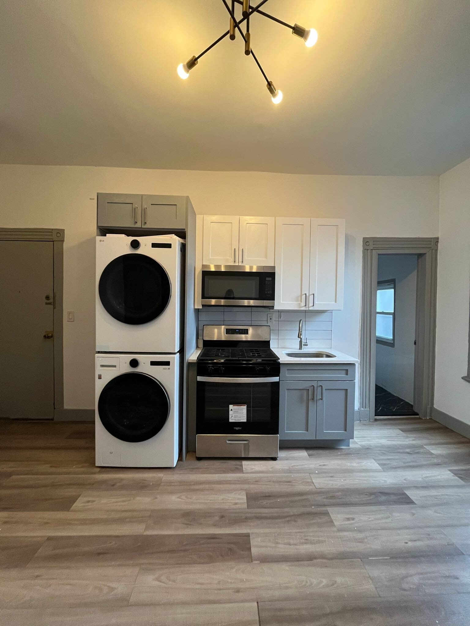 Building Photo - 1149 Summit Ave