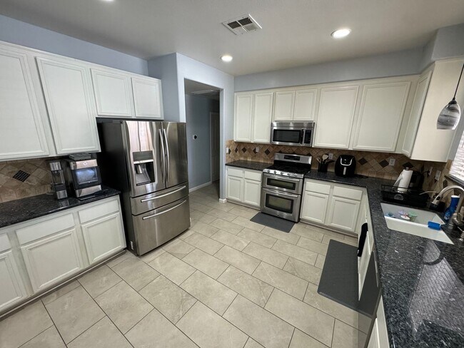 Building Photo - 40123 Vista Ridge Dr