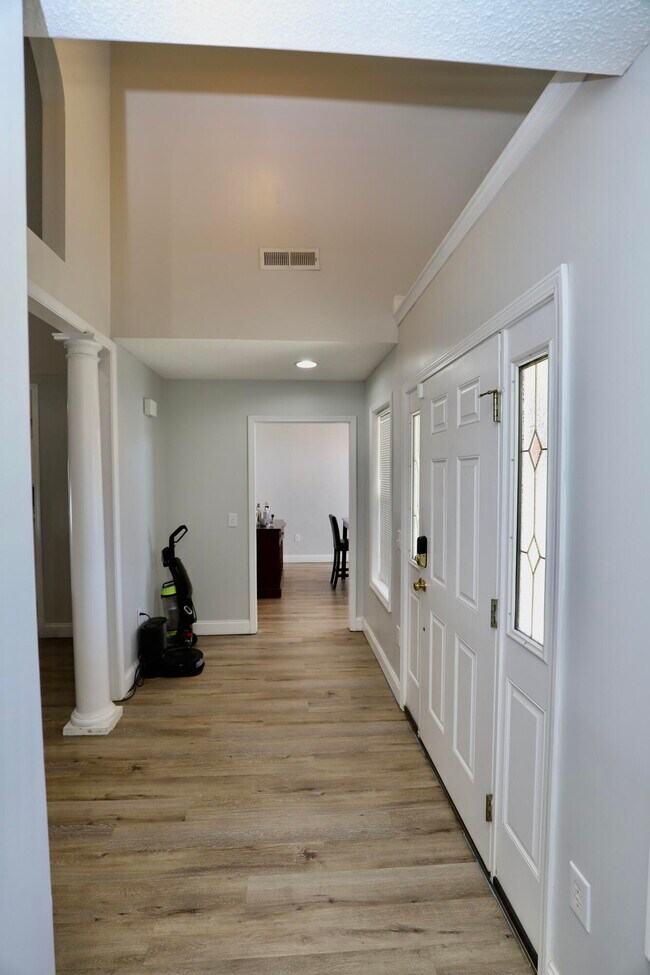 Building Photo - 3245 Arborwood Dr