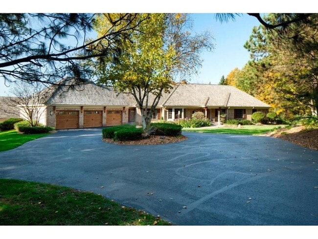 Building Photo - 1215 Oakview Rd