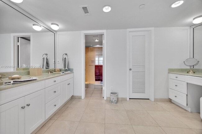 Building Photo - 607 Ocean Dr
