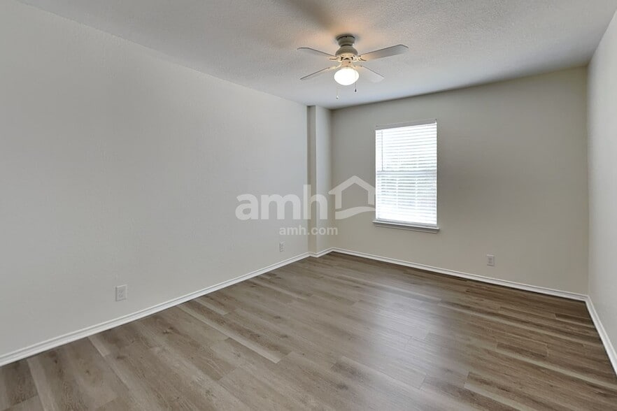 Building Photo - 455 Dolly Dr
