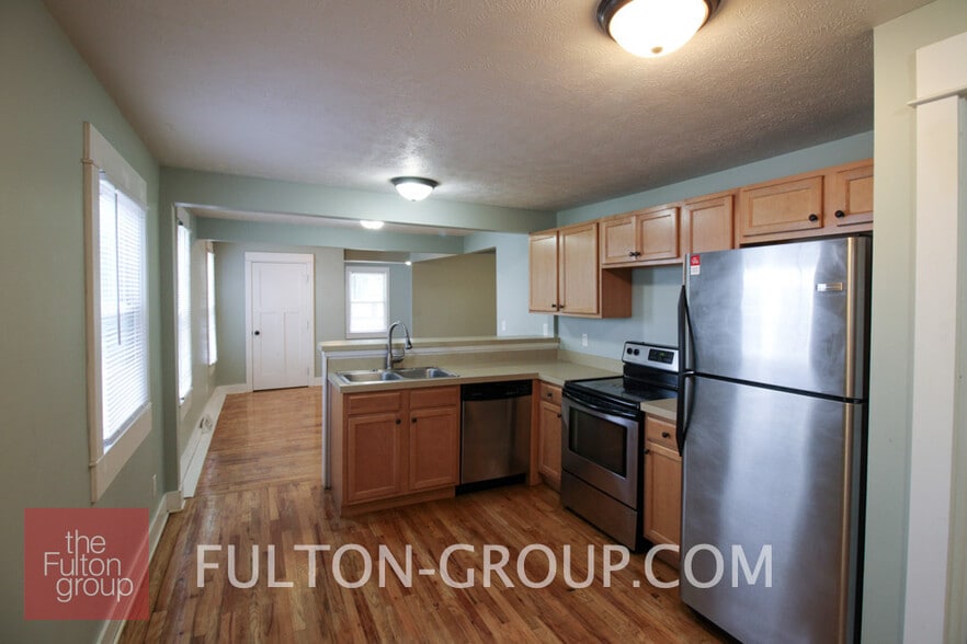 Building Photo - 847 Fountain St NE