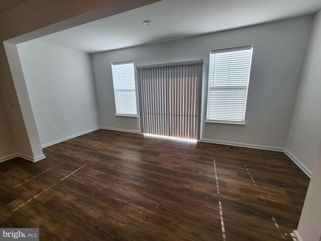 Building Photo - 477 Husky Trl