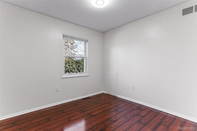 Building Photo - 22582 Winfield Rd