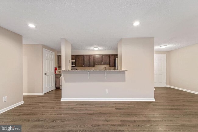 Building Photo - 151 Kenwood Dr