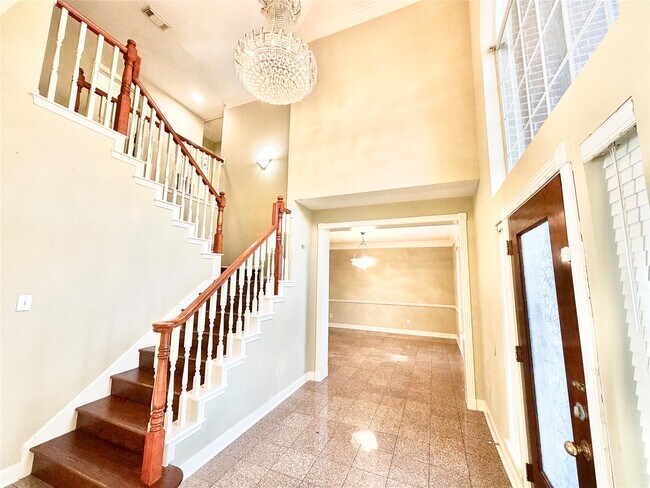 Building Photo - 1916 Lakewinds Dr