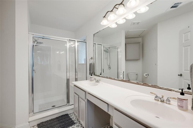 Building Photo - 1802 Village Oak Ct