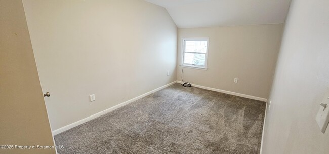 Building Photo - 510 N Bromley Ave