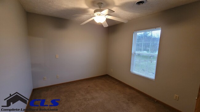 Building Photo - 554 College Ave