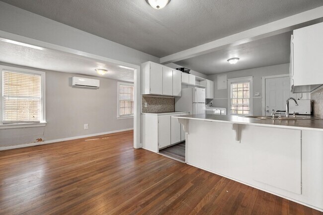 Building Photo - 2102 25th St