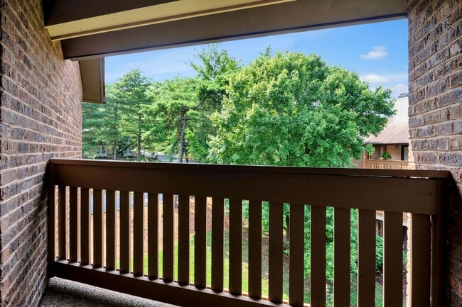 Building Photo - **A RARE FIND - GREEN HILLS CONDO WITH QUI...
