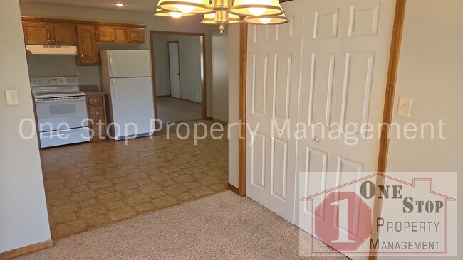 Building Photo - 1105 NW Willow Dr