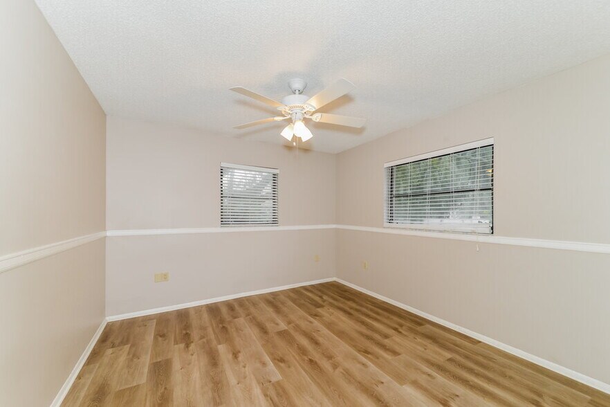 Building Photo - 5453 Colonial Oaks Blvd