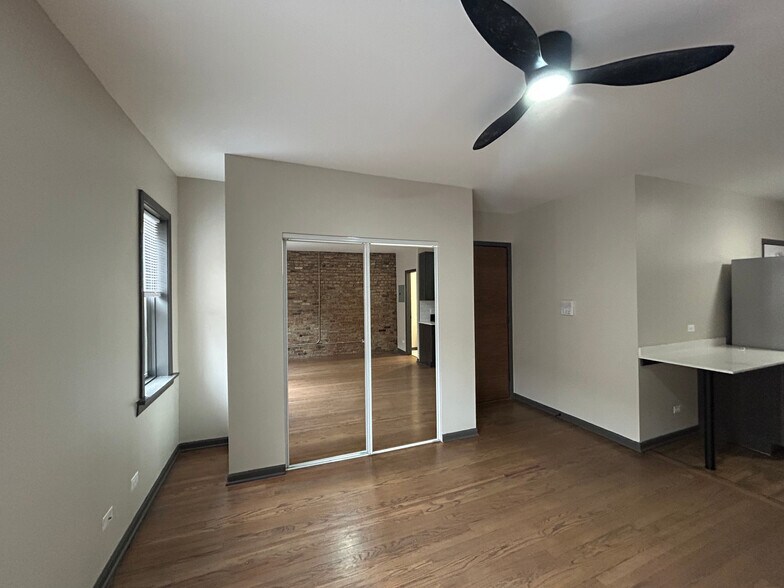 Building Photo - 728 W Barry