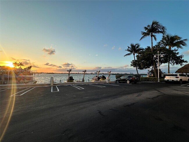 Building Photo - 10350 W Bay Harbor Dr