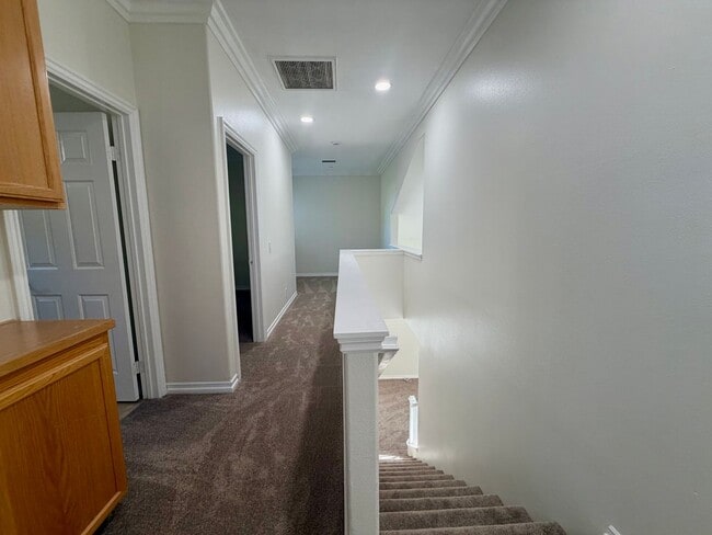 Building Photo - 3 be 2 bath Beautifully Updated Home in Gated Community