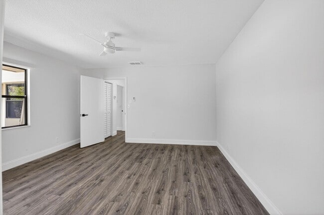 Building Photo - 717 NW 29th Ave