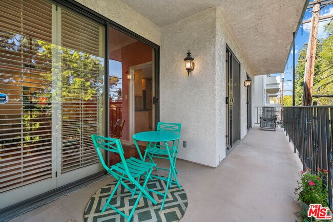 Building Photo - 502 San Vicente Blvd