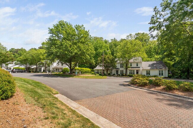 Building Photo - Stylish & Fully Updated 2-Bedroom Townhous...