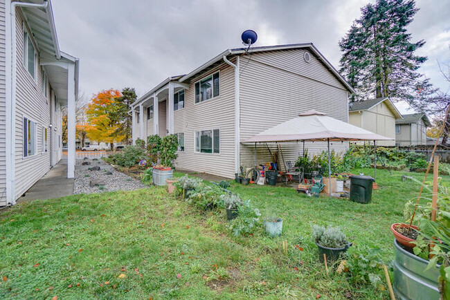 Building Photo - TWO BEDROOM ONE BATH WITH GARAGE