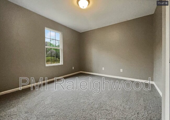 Building Photo - 414 Longfellow St