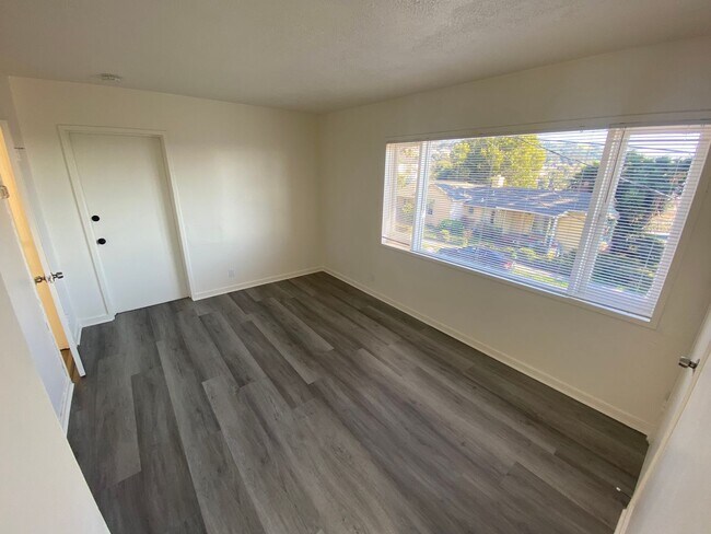 Building Photo - Brand New Spacious Oakland Hills home