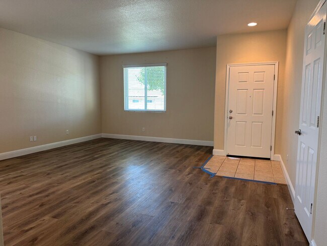 Building Photo - Nicely updated Rocklin home! A must see!