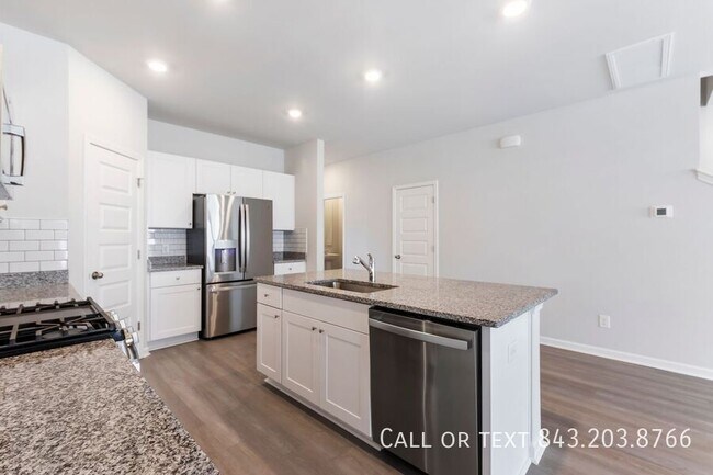 Building Photo - 1471 Central Ave