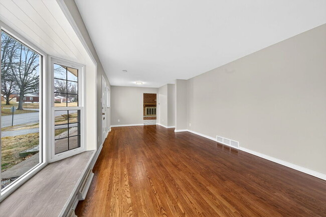 Building Photo - 9475 Yorktown Dr