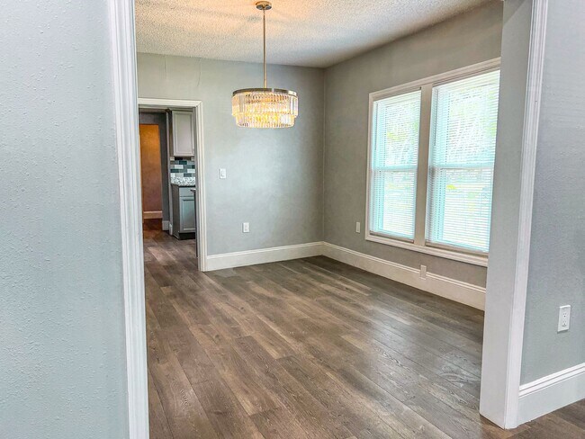 Building Photo - Charming Home in the Heart of Downtown Kis...