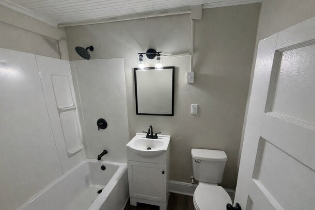 Building Photo - 807 2nd Ave N