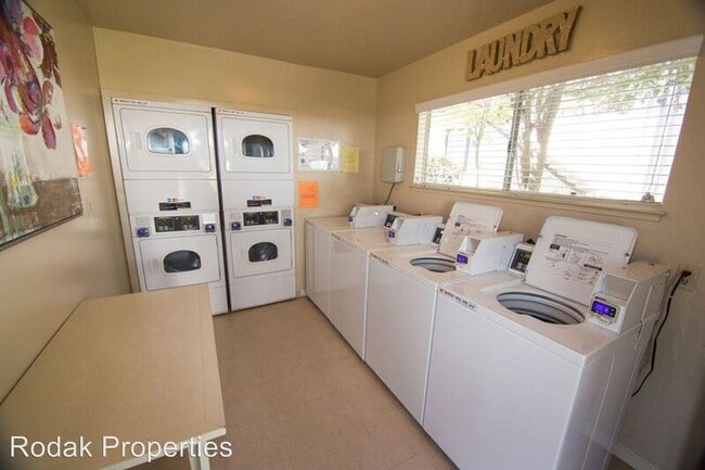 Building Photo - 107 Oak Rim Ct