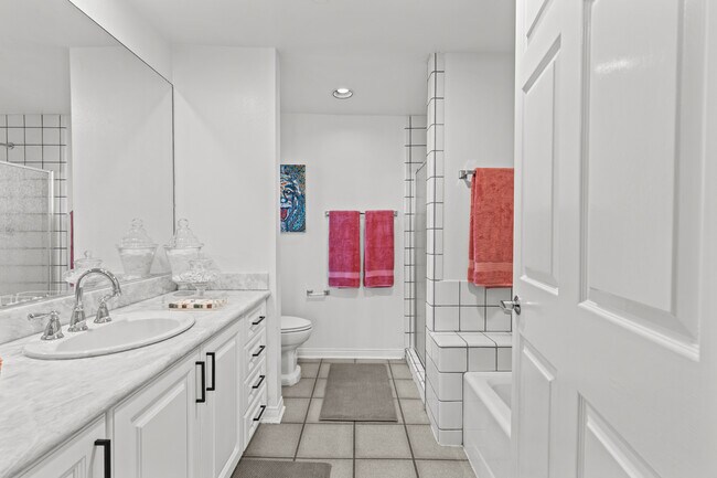 Building Photo - 12000 Goshen Ave