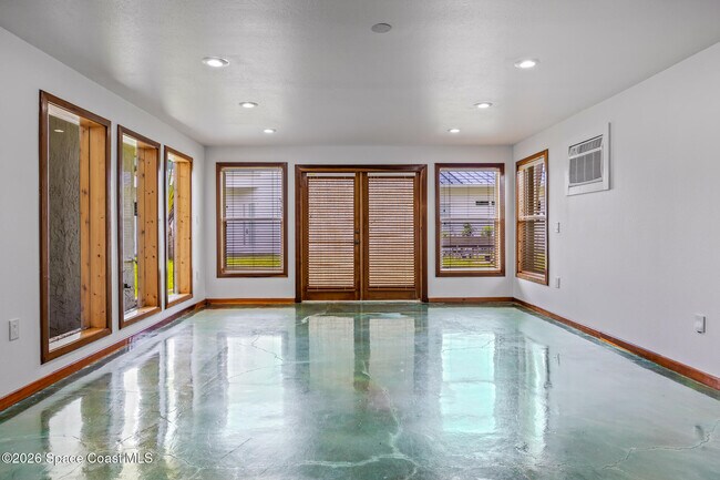 Building Photo - 485 N Shore Dr