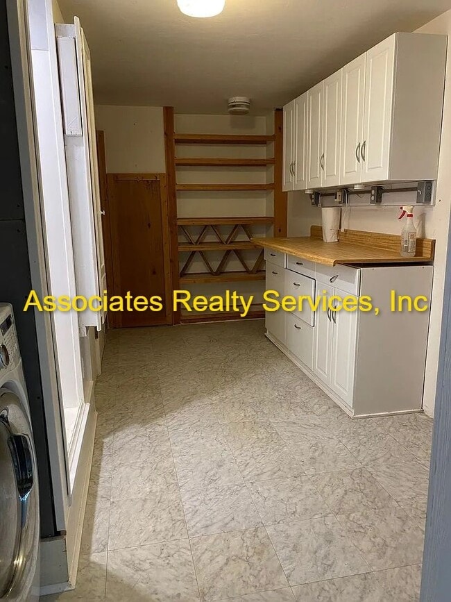 Building Photo - Charming 3 Bedroom w/ study that can be 4th bedroom, 3 Bath Home in Florida Park – Hardwood Floor...