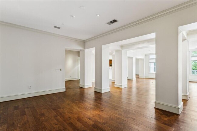 Building Photo - 2500 Peachtree Rd NW