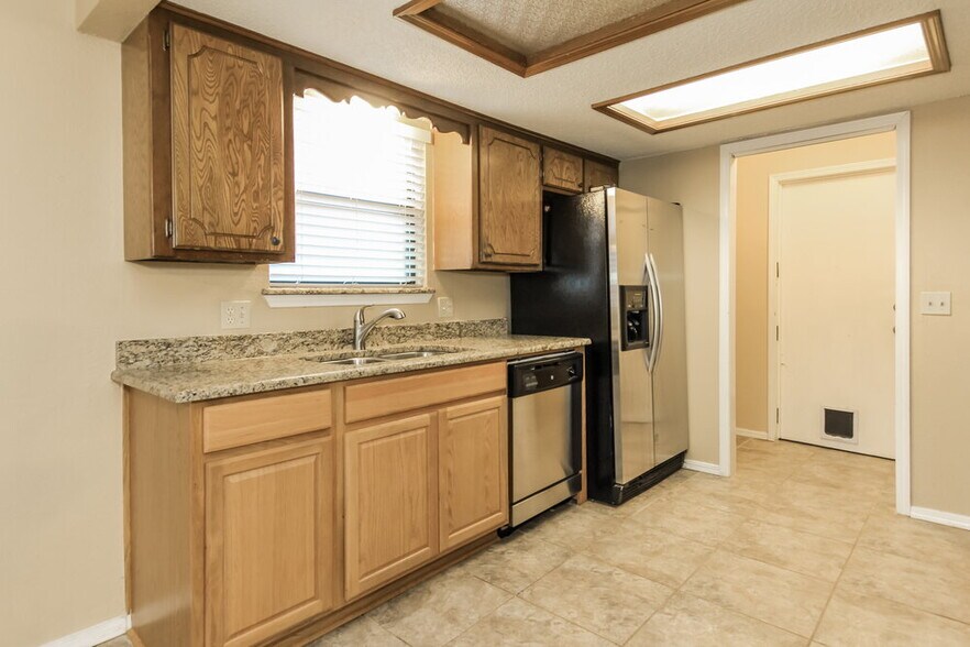 Building Photo - 1074 Dover Mansion