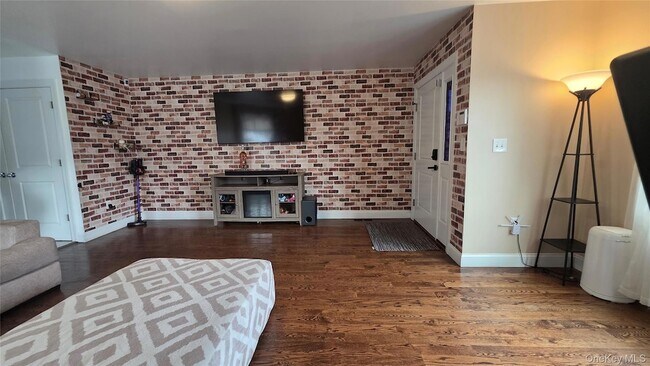 Building Photo - 65 Gibson Pl