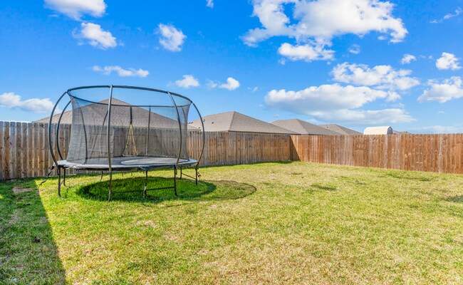 Building Photo - Rental Listing – London ISD