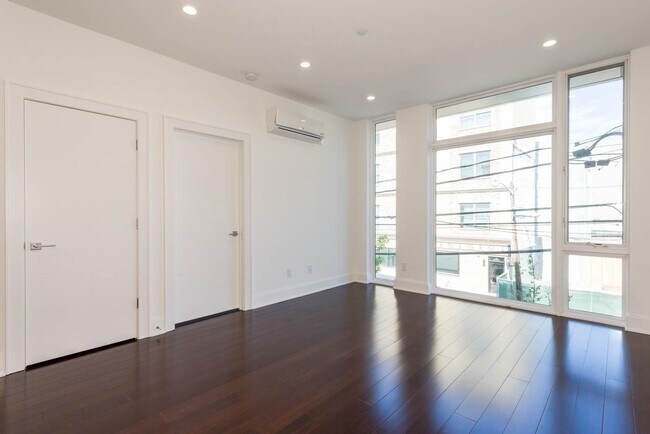 Primary Photo - 129 Brunswick St