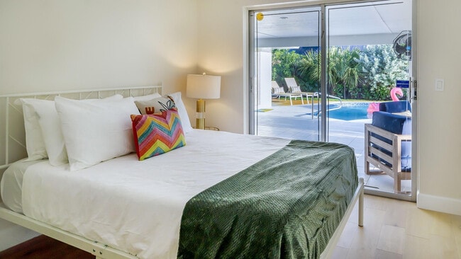 Building Photo - 518 Sunshine Dr