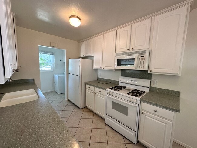 Building Photo - Beautifully Remodeled Allied Gardens Home