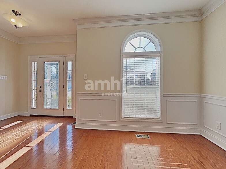 Building Photo - 4712 Dawn Oaks Ln