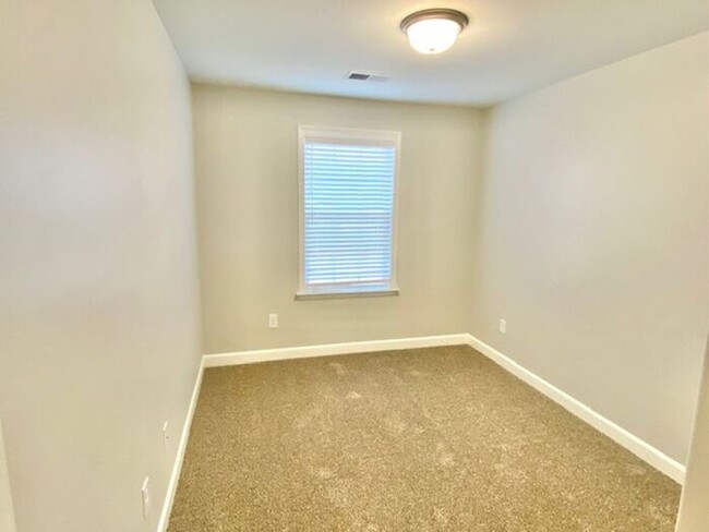 Building Photo - Now Leasing a 5 Bedroom 3 Bath Home in Byh...