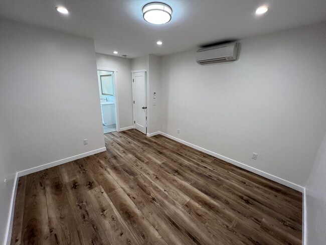 Building Photo - West 10th Escondido Triplex