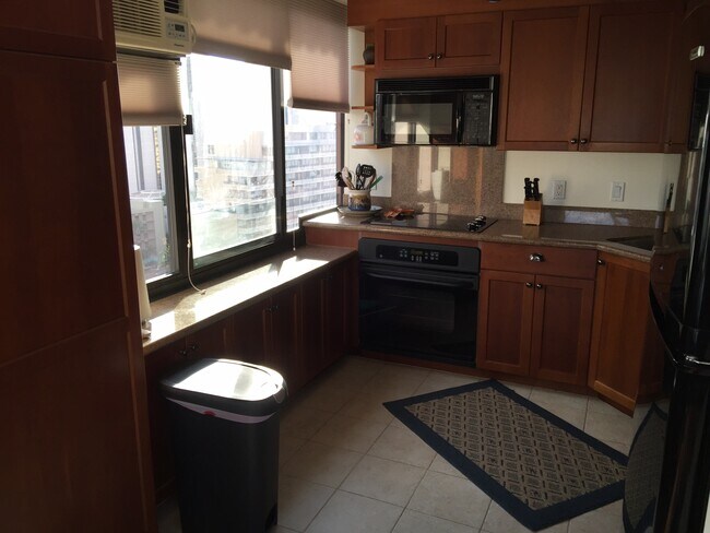 Kitchen - 343 Hobron Ln