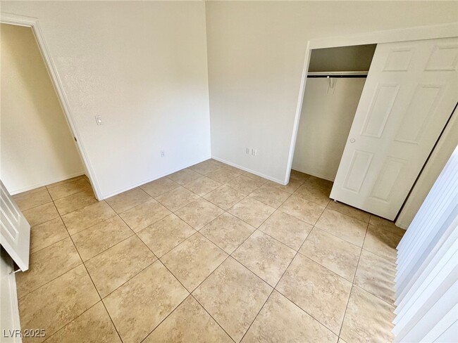 Building Photo - 2117 Echo Bay